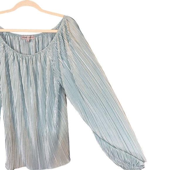 Absolutely Famous Green Pleated Boho Top, Size Large - Picture 3 of 8